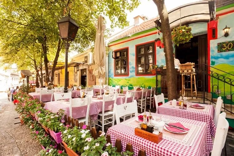 Restaurante tradicional en Skadarlija, Belgrado.